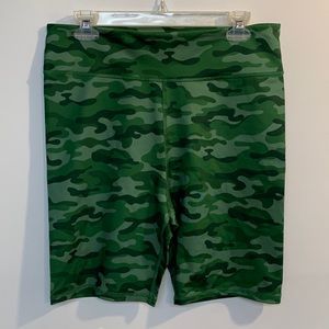 Tackma brand women’s bike shorts size L camp pattern